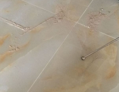 色达瓷砖空鼓维修公司分享粘合剂选择不当在瓷砖铺贴过程中可能导致以下问题