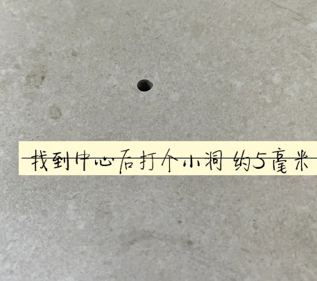色达瓷砖空鼓维修公司专业解答在瓷砖铺贴过程中，如果砂料搅拌不均匀，将会带来以下问题